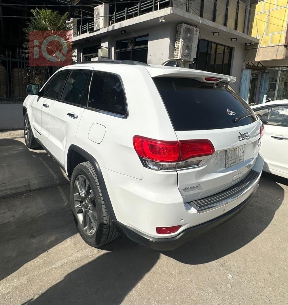 جیپ گراند شیرۆکی